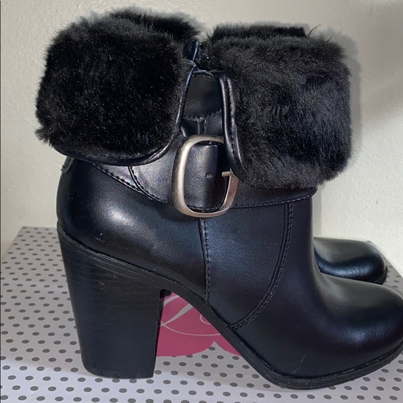 Boots - Picture 2 of 3